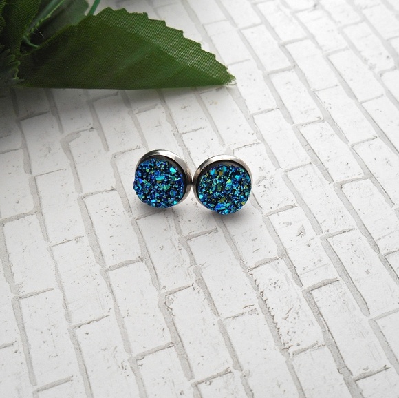 🆕️ Druzy Stud Earrings - Picture 2 of 8